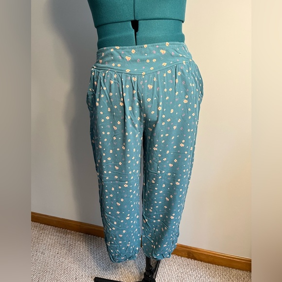 SO Pants & Jumpsuits So Balloon Leg Pants In Floral Design Poshmark